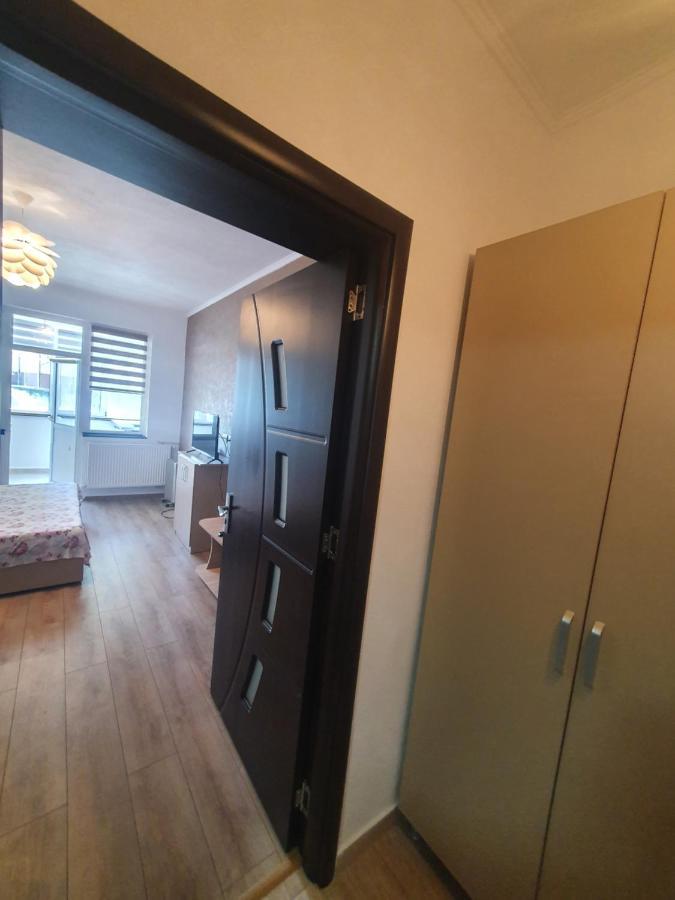 Shopping Cyti Cu 5 Apartment Ramnicu Valcea Exterior photo